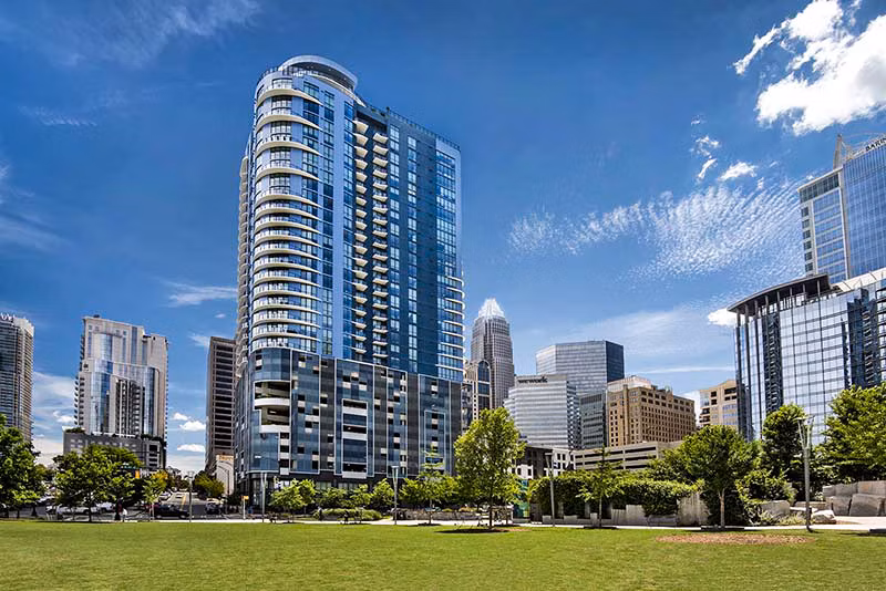 Ascent Uptown Apartments: Modern luxury high-rise in Charlotte
